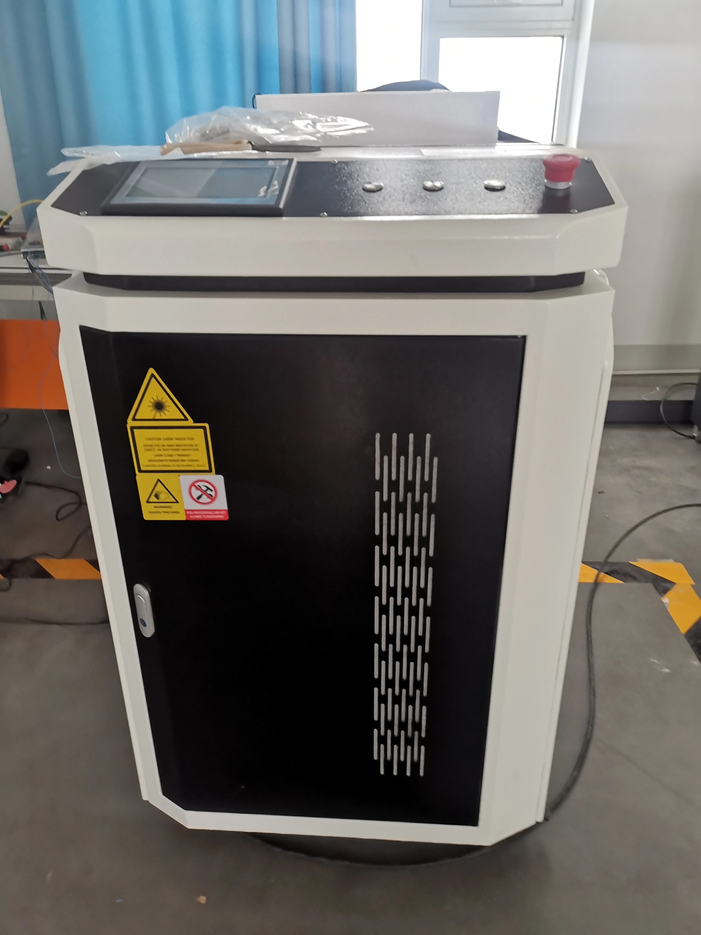 Portable Fiber Laser Rust Removal Machine for cleaning rusty metal laser metal material cleaning machine