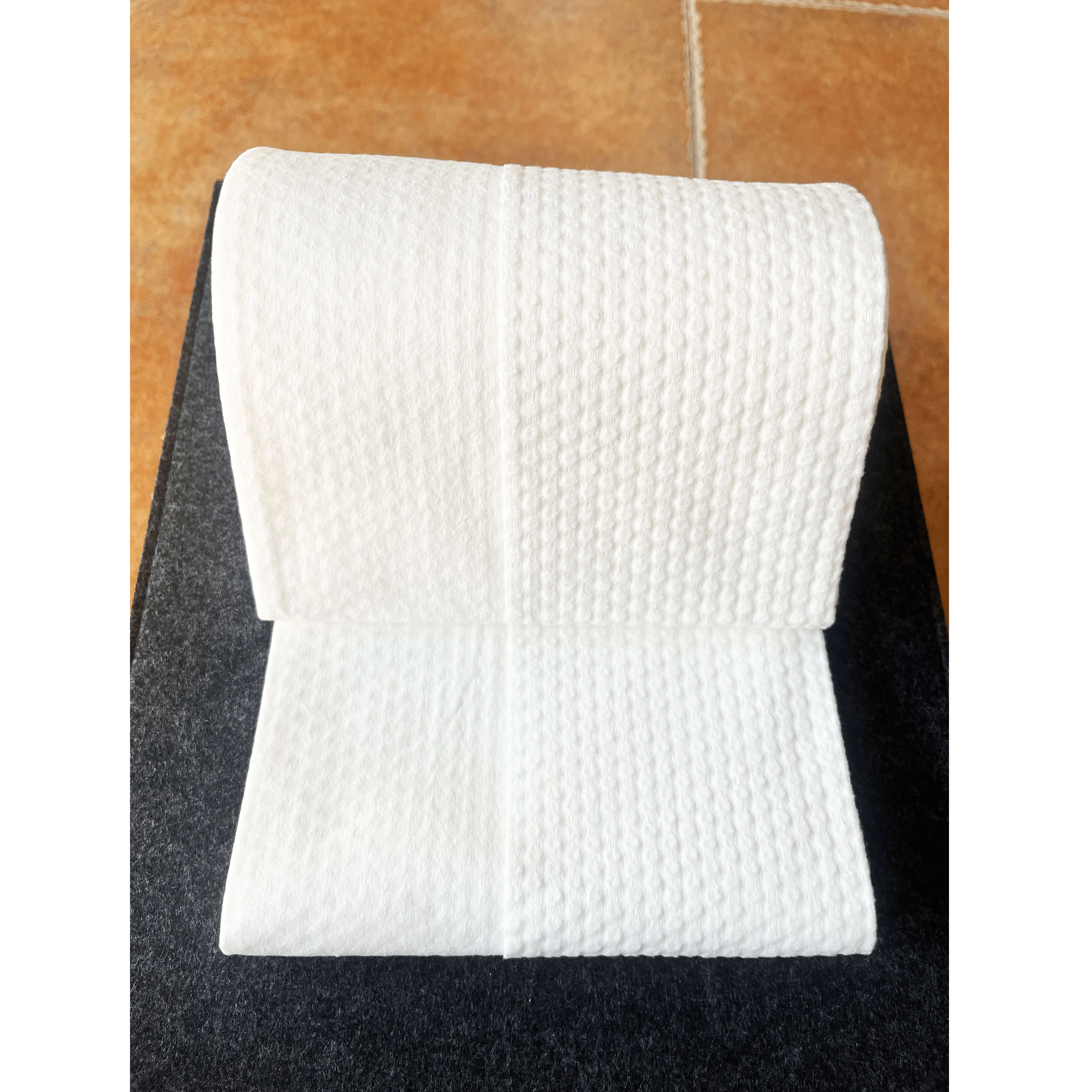 Two-Piece Set Non-woven Fabric 100% viscose Eco-Friendly and Biodegradable Disposable Towels For Travel, Disposable Towel Set