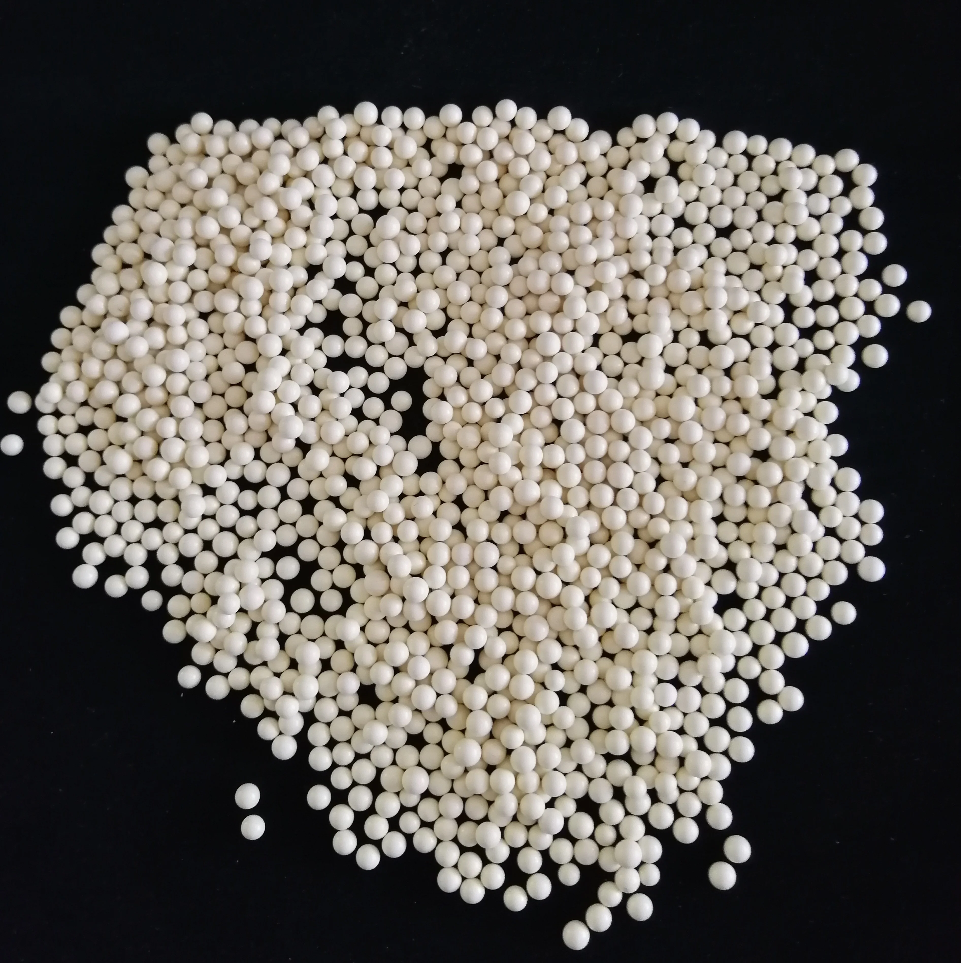 Zibo manufacturer 30mm Al2O3 alumina ceramic grinding balls for ball mill