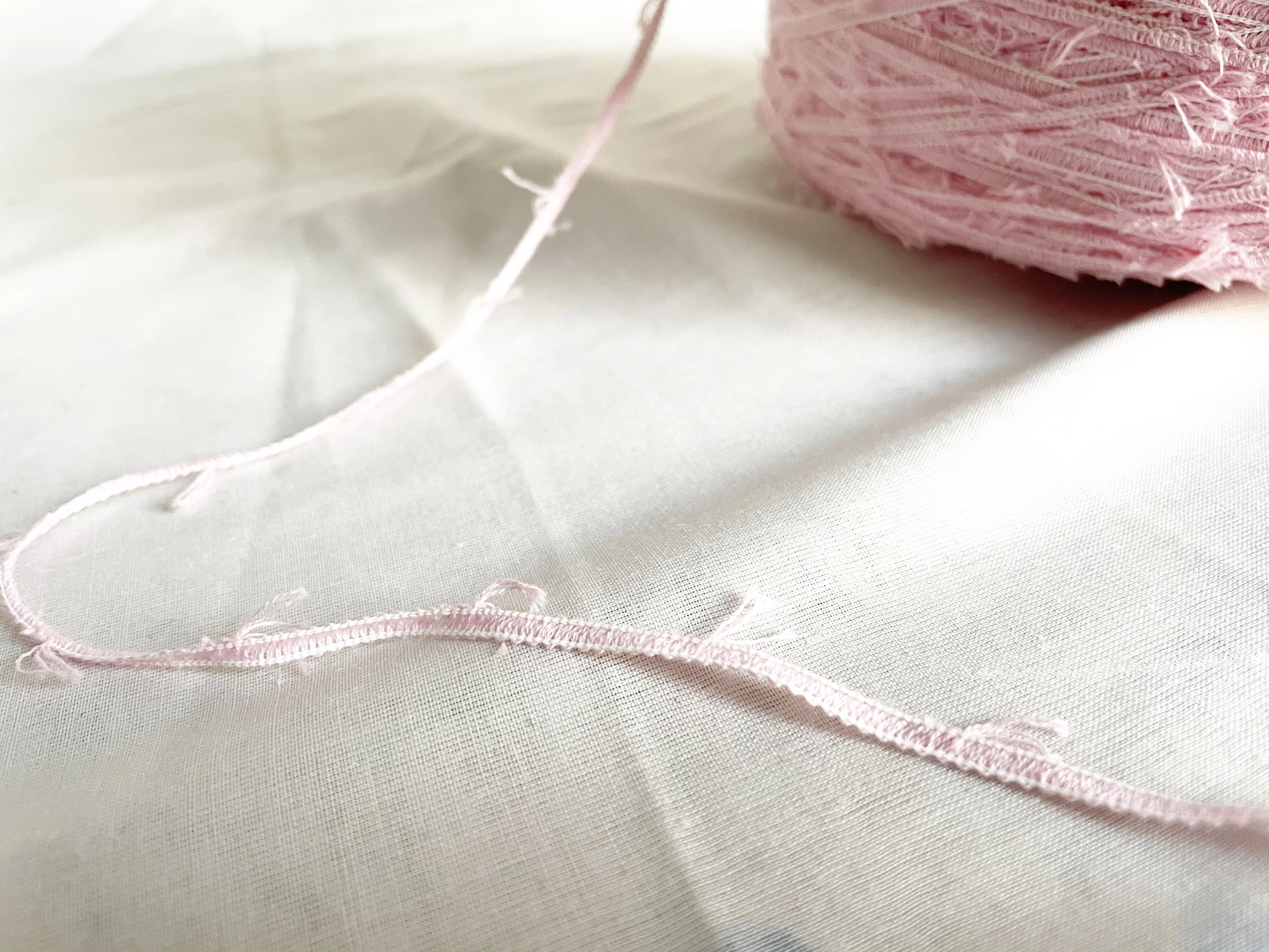 Женские 23/24 весенне-летнего сезона Необычные ленты волосатые пряжа в ажурный узор для крупной вязки свитер и handknitting