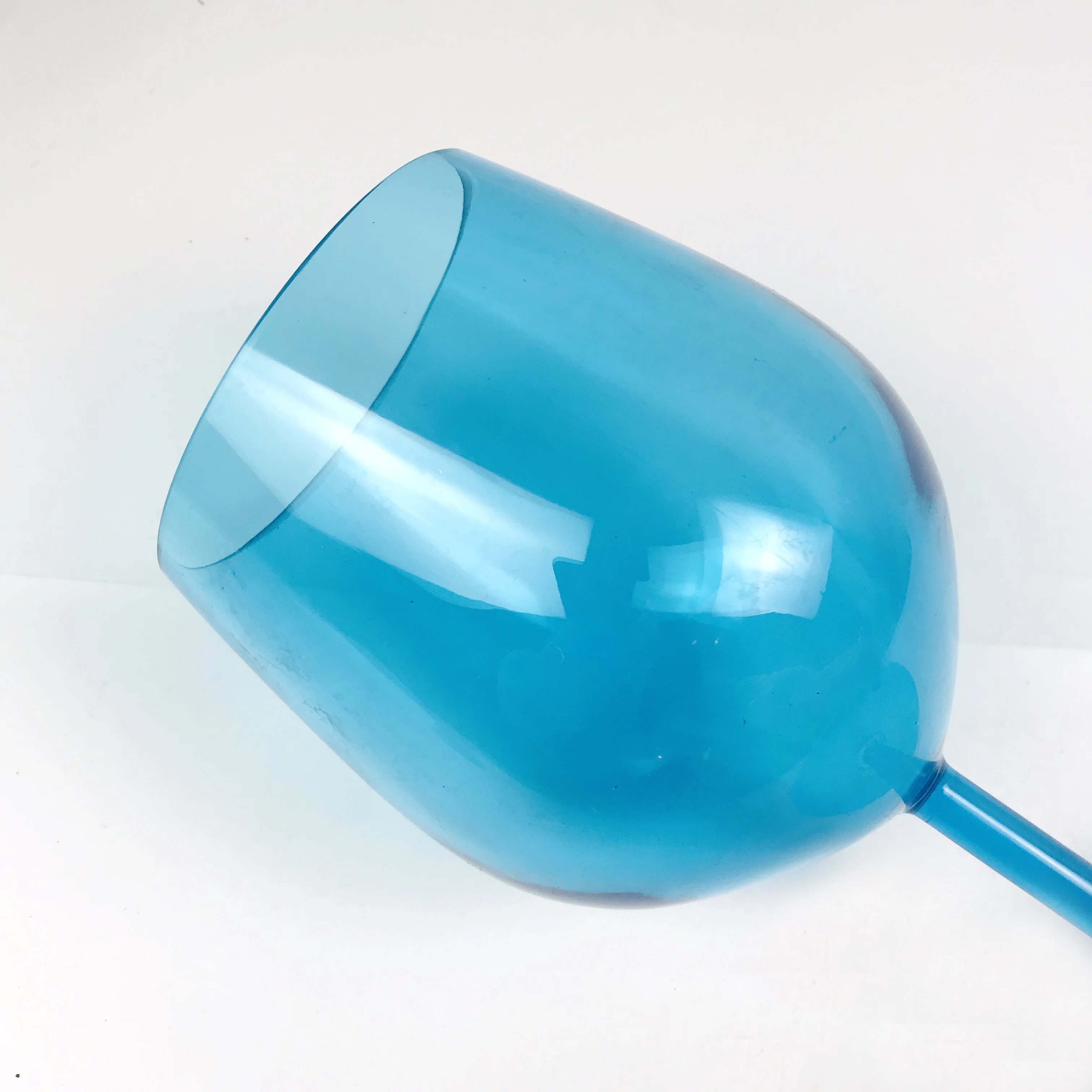 Solid color plastic 1500ml large capacity blue wine goblet glass