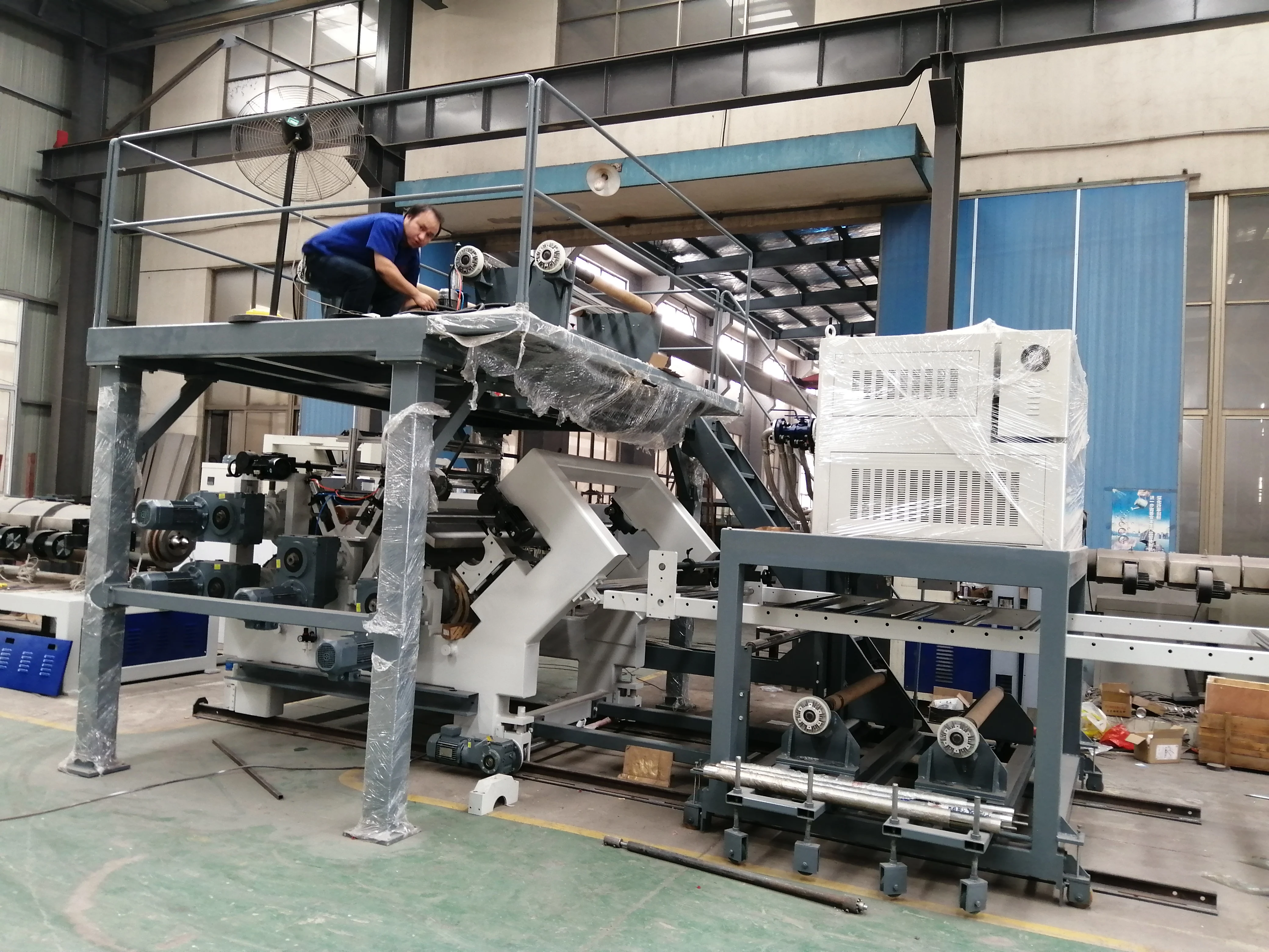 SPC floor profile extrusion line/laminate flooring extrusion machine