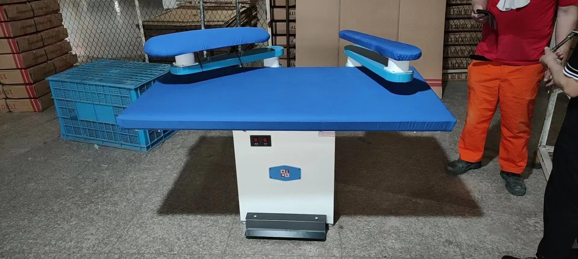 vacuum ironing table with electric steam generator