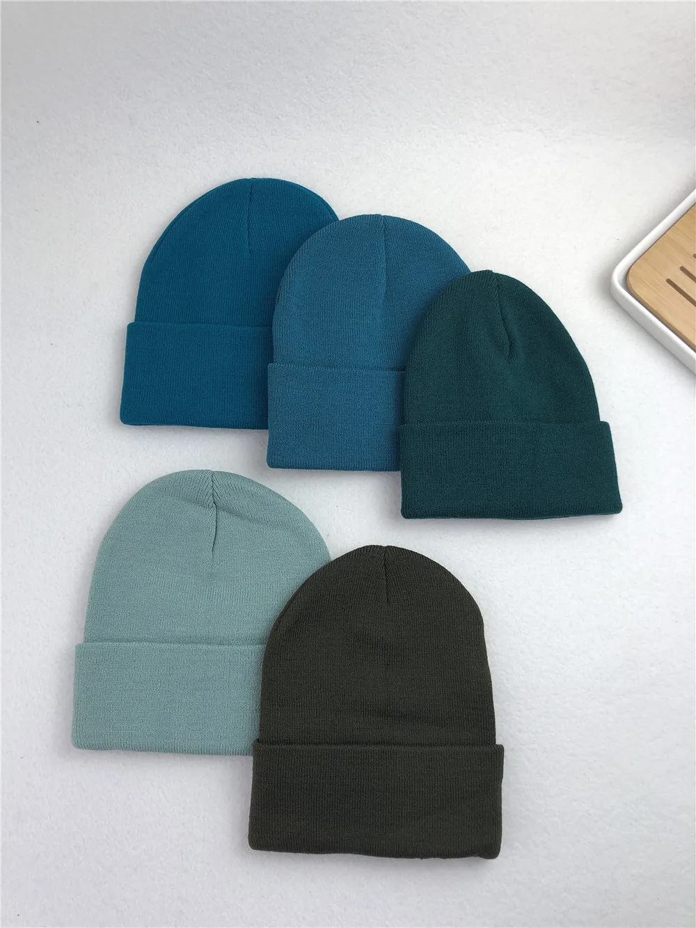 80g Women Men Thick Neon Yellow Solid Plain Knit Custom Embroidery Logo Beanie Running Sports Knitted Wide Brim Winter Hat