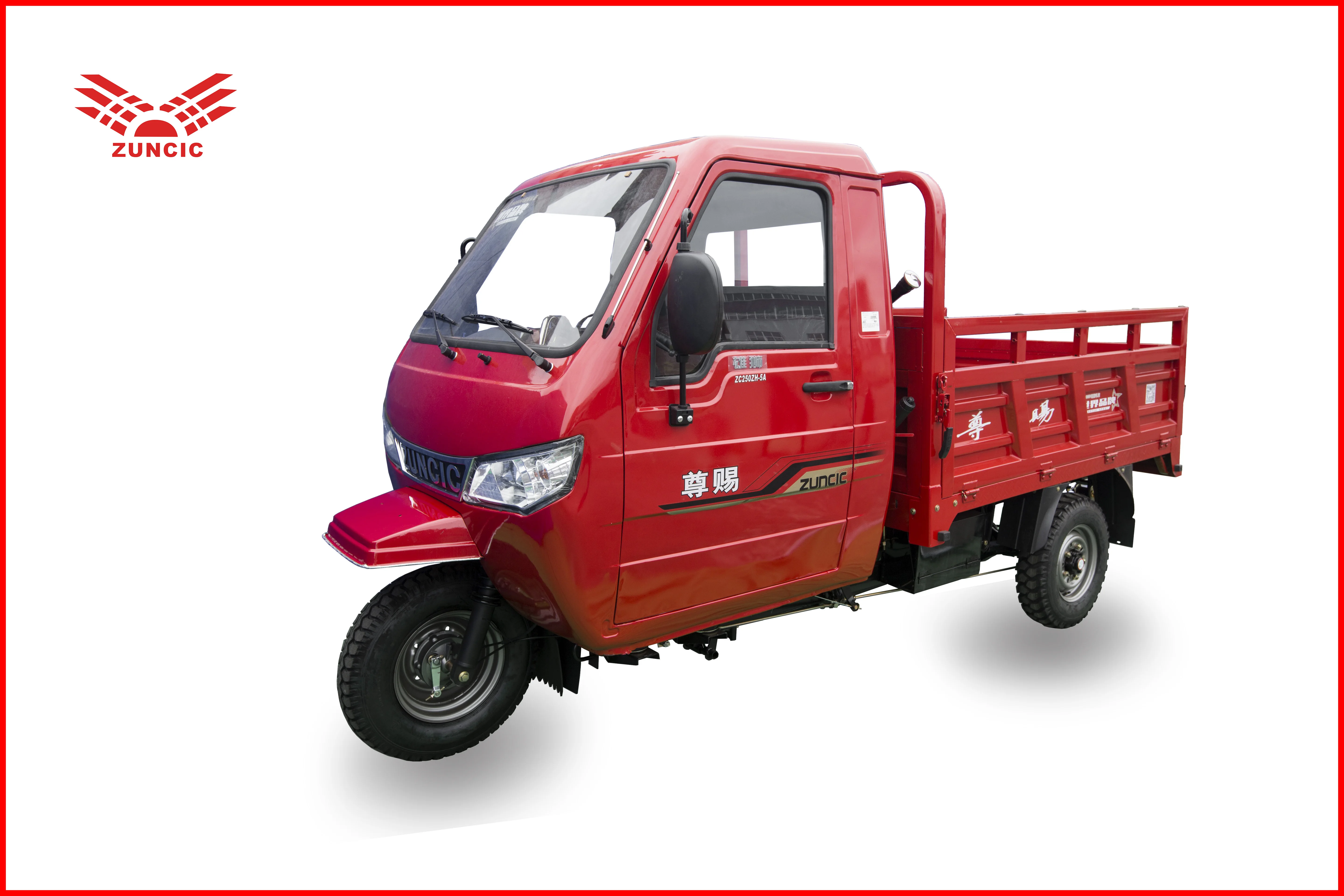 Моторизованный трехколесный грузовой мотоцикл с закрытой кабиной для взрослых