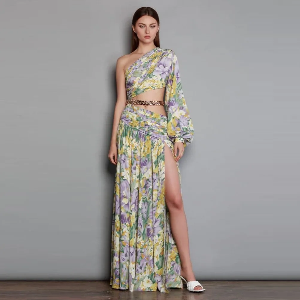 Summer new sexy fashion slanted shoulder pleated printed lantern sleeve dress hollow metal chain slit large skirt