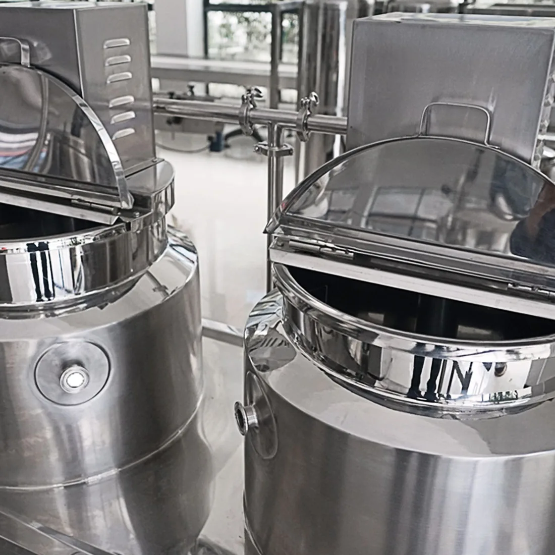 Special Hot Selling Cream Mixer Cosmetic Machine 100 L Vacuum Emulsifying Mixer Vacuum Homogenate Machine