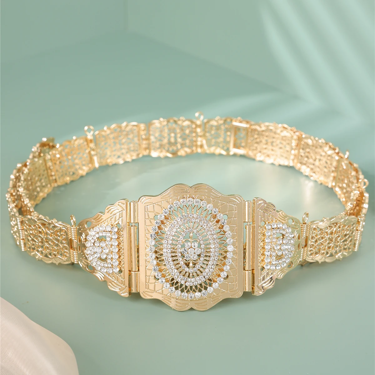 Luxury Fashion Gold Belt Arab Bride Diamond Point Drill Cutout Design Suitable For Girls To Wear Any Important Occasion