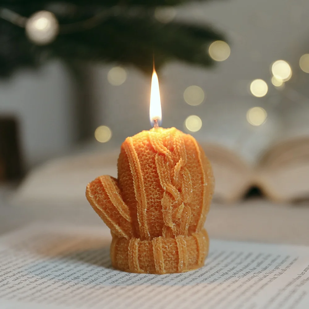 E153 High quality new customized home decoration handmade candles Christmas gifts mittens candles