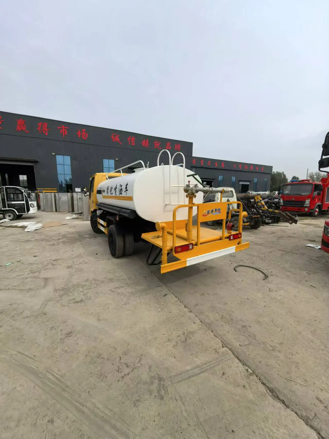 Made In China Compact Street Sweeper Truck For Road Cleaning With Dust Control And Efficient Waste Collection For Urban Areas