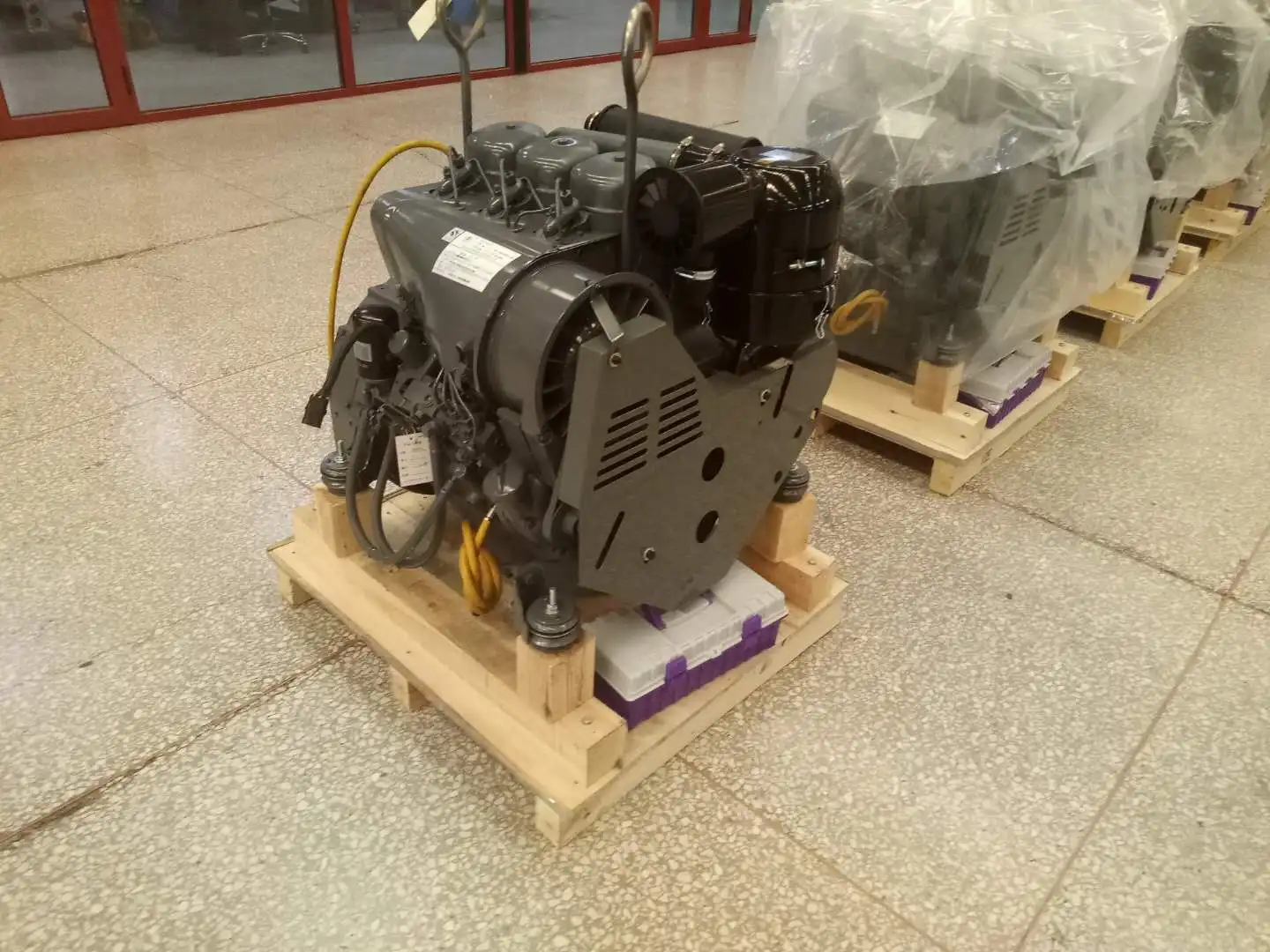  3 цилиндры с водяным охлаждением 36kw Deutz дизельный двигатель F3L912 для строительной