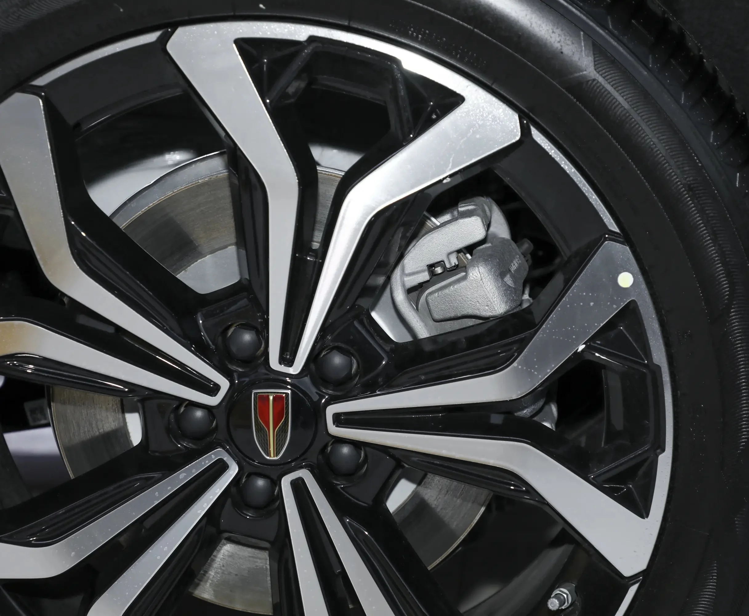 Hongqi HS7 2.0L Turbocharged 252HP 2023 2.0T 2WD Flagship Edition 5 Seaters