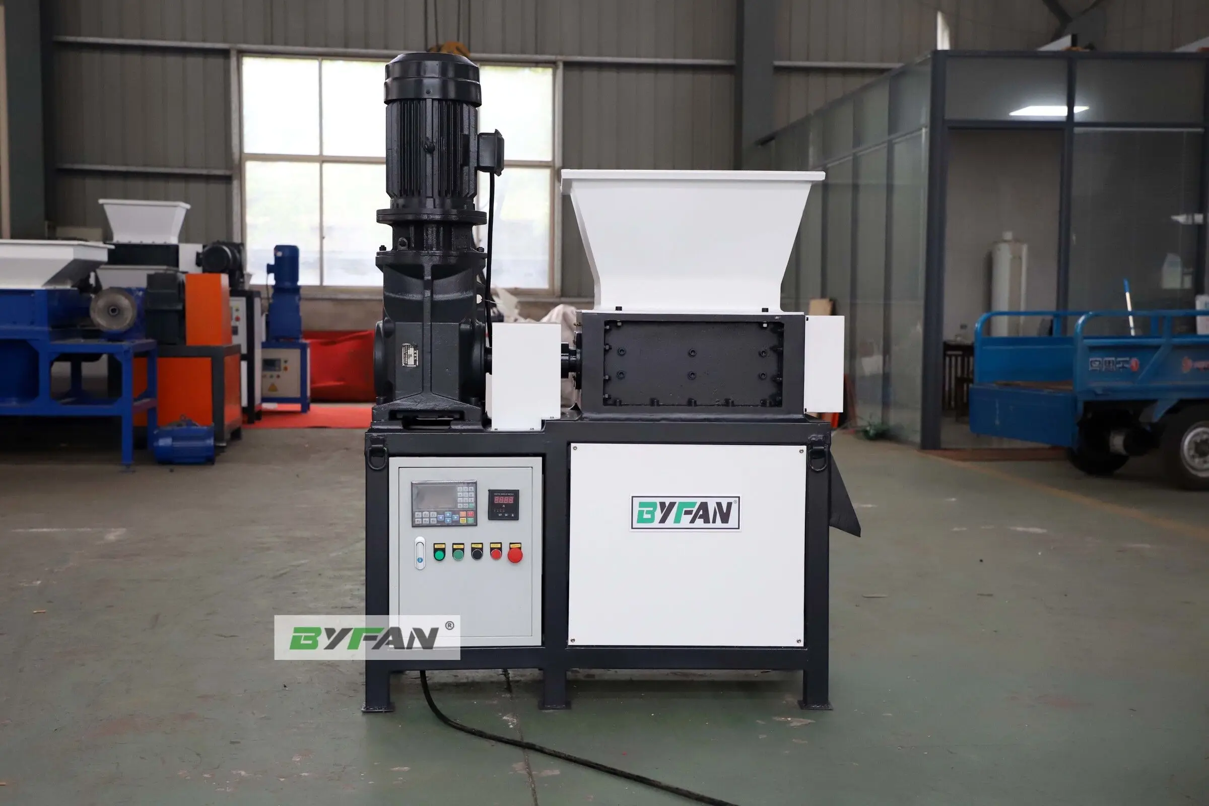 CE Certified Plastic Recycling Machine 300~4000 Kg/h Heavy Duty Plastic Crusher