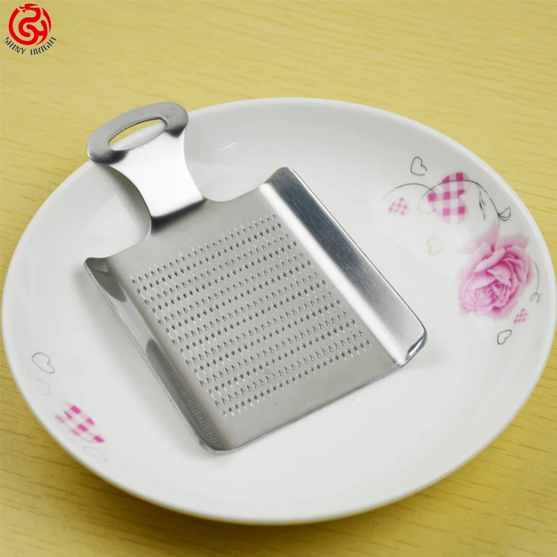 Wholesale and kitchen gadgets grinding the garlic creative household multi-functional stainless steel garlic press cutter