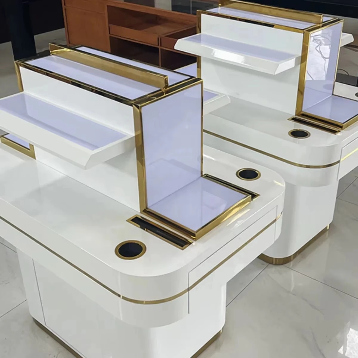 Роскошная индивидуальная витрина для парфюмерии стойка ухода за кожей шкаф из МДФ и нержавеющей стали со светодиодной подсветкой салона красоты