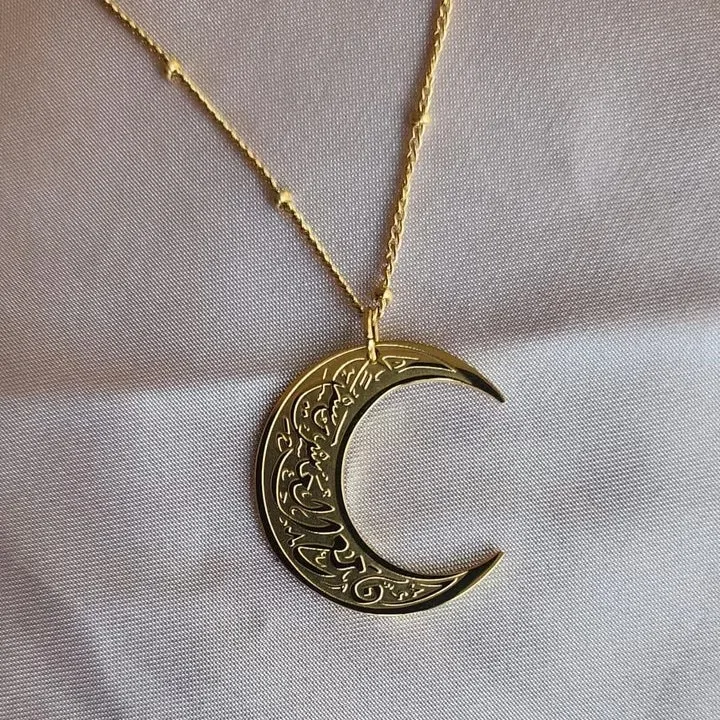 Waterproof 18k Gold Plated Stainless Steel Chokers Necklace Minimalist Arabic Script Letter Moon Pendant Necklace For Women