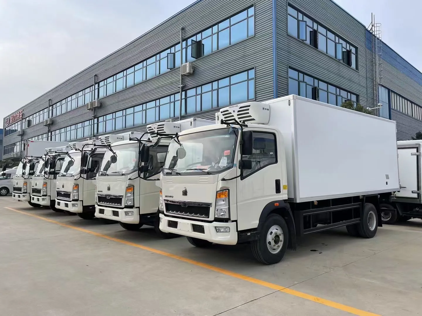 HOWO 4X2 5 Ton refrigerated Truck for sale