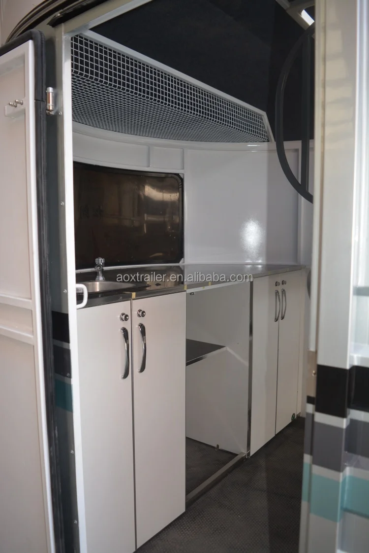2024 New Customization Horse Trailer Truck for Loading 2 horse with kitchen