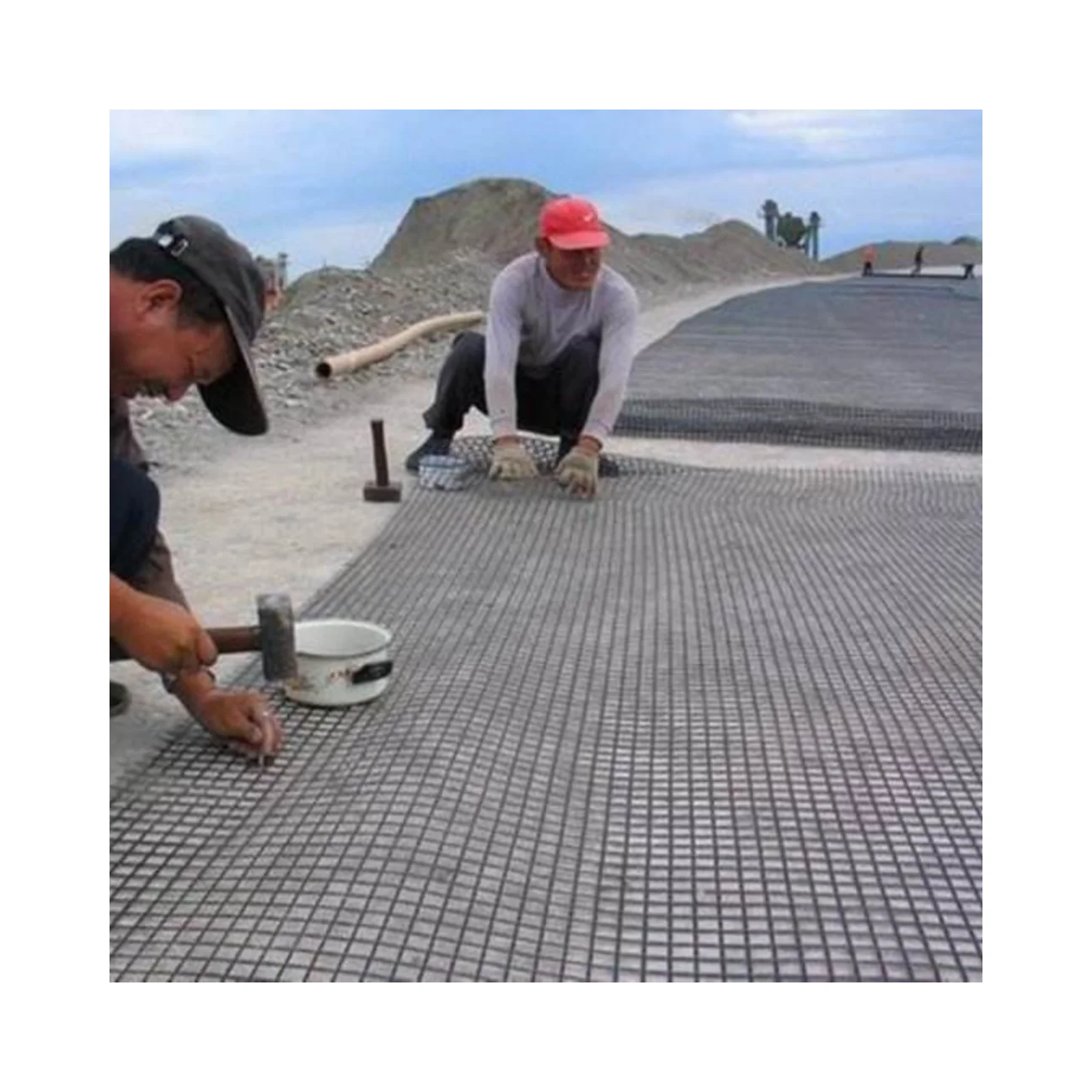 High Tensile Strength Bitumen Coated Composite Nonwoven  Fiberglass Geogrid  for Asphalt Overlayer Reinforcement Gravel