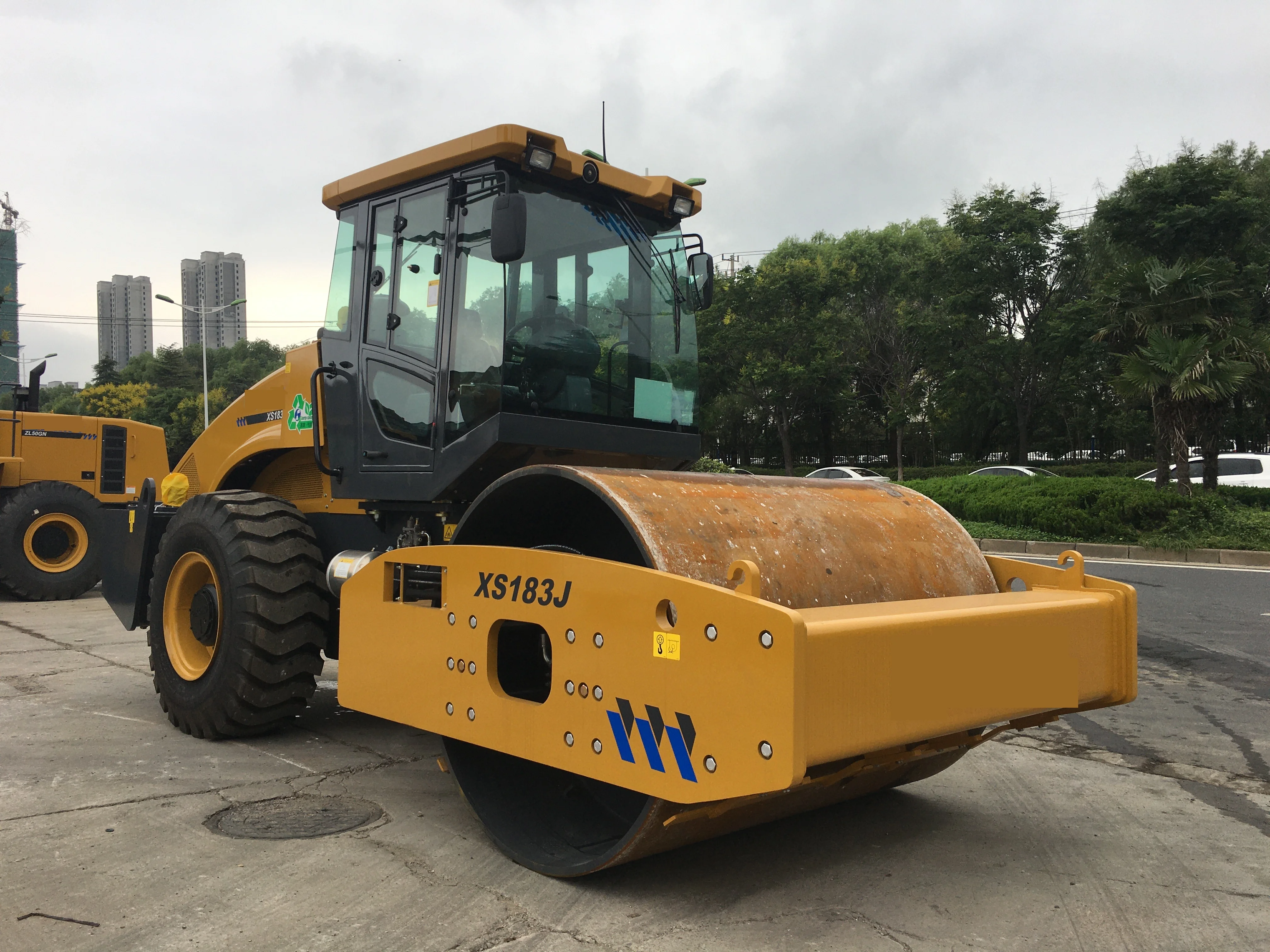 Great Compact Effect Easy Start 18T Road Roller XS183J Construction Machinery With Steel Wheels