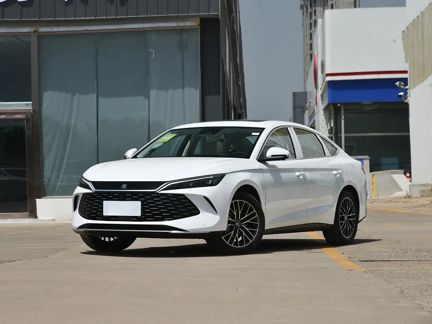 BYD QIN L DM-i 80 км 120 Новый энергетический автомобиль подключаемый Гибридный 2024