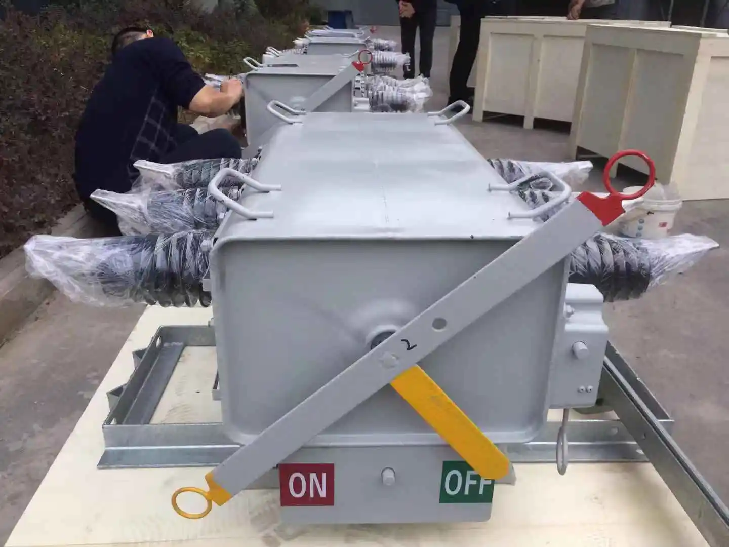 11KV 630A 1250A Manually Operated Pole Mounted SF6 Gas Insulated Electronic Sectionalizer Load Break Switch LBS