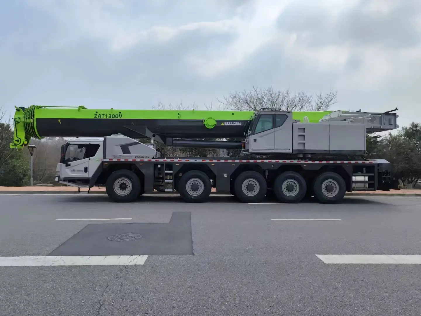 Китай подъемная техника zoomlion пересеченной местности кран ZRT600
