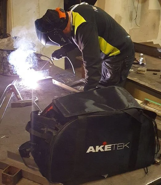 Hot selling low price auto dimming solar welding welding helmet auto darkening eye protection welding helmet