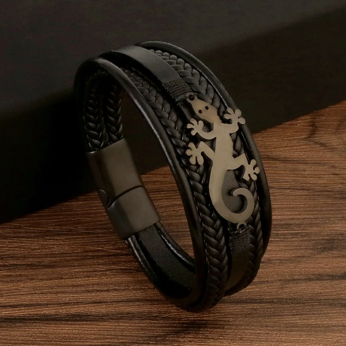 Vintage Punk Leather Hand Bracelet Lizard Anime Charm Bracelet With Stainless Steel Magnet Clasp Braided Leather Bracelet