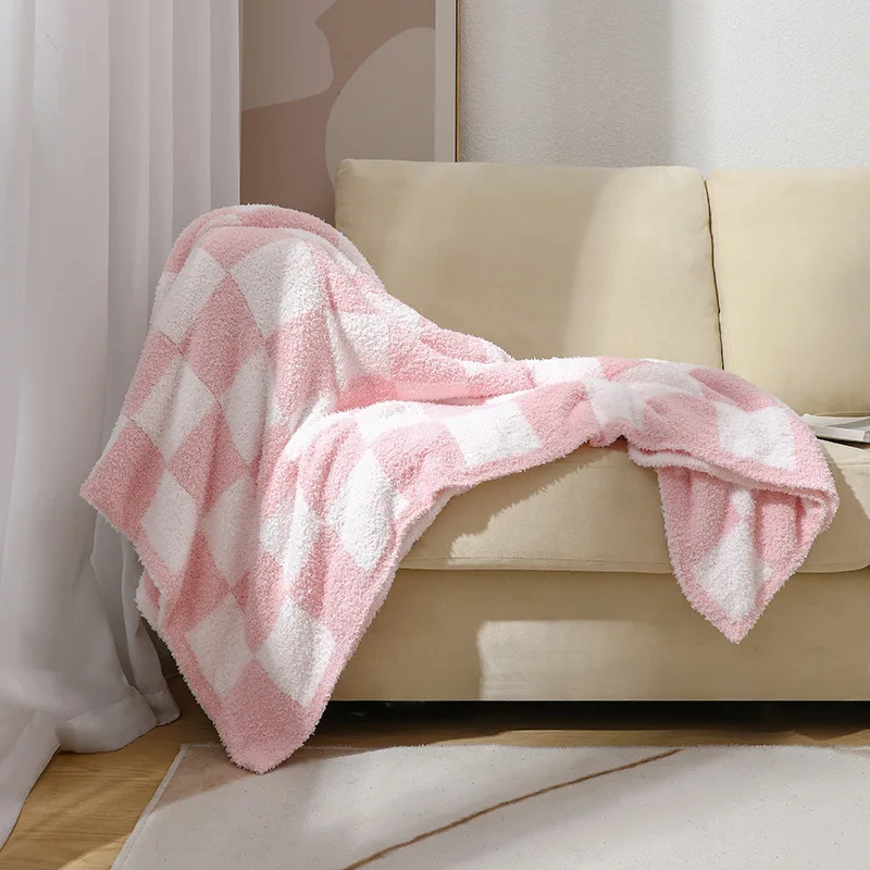 Wholesale New Hot-selling Microfiber  Fashion Checkered 100% Polyester Knitted Throw Blanket for Autumn Winter