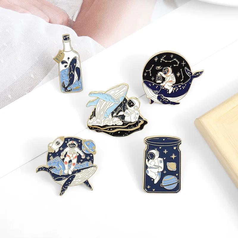 Factory Promotional Cute Cartoon Whale Astronaut Enamel Pins Badge Metal Crafts Custom Logo Enamel Pin For Bag Hat Accessories