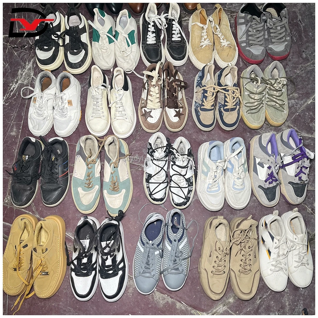 S12-4  Fashion Leisure White Leather Board Shoes Autumn and Winter New All-in-one Sports Thick Bottom Stars Small White Shoes