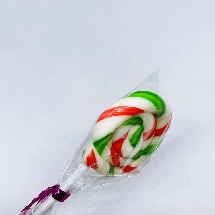 Конфеты, круглые красные и зеленые леденцы, желейные палочки, конфеты