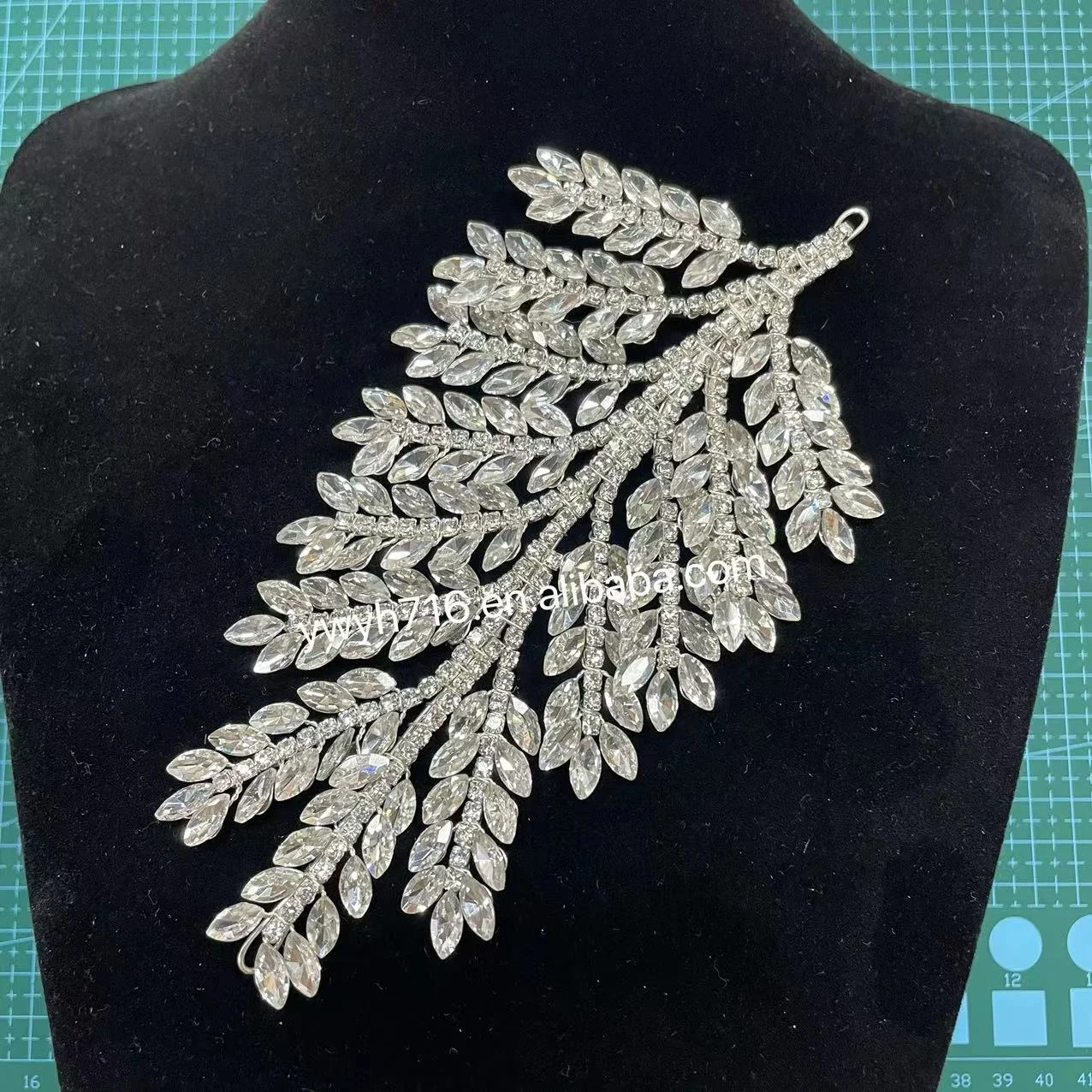 Handmade Shiny Hotsale New Arrival Design Amazing A Glass Stones With Metal Base Sew-on Bodice Patches For Clothing