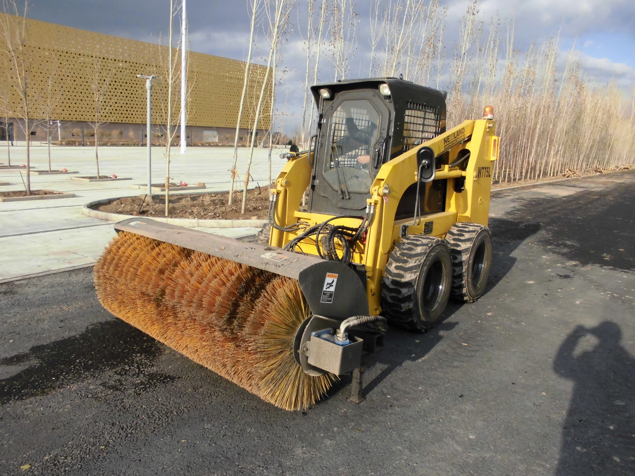 HCN NEW 0201 series Angel Broom for sweep brushes skid steer loader