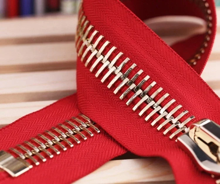 Customized Black Zippers Manufacturer Brass with Designer Metal Zipper Pull China Factory Zip 10 Gold for Handbags Zippers 25cm