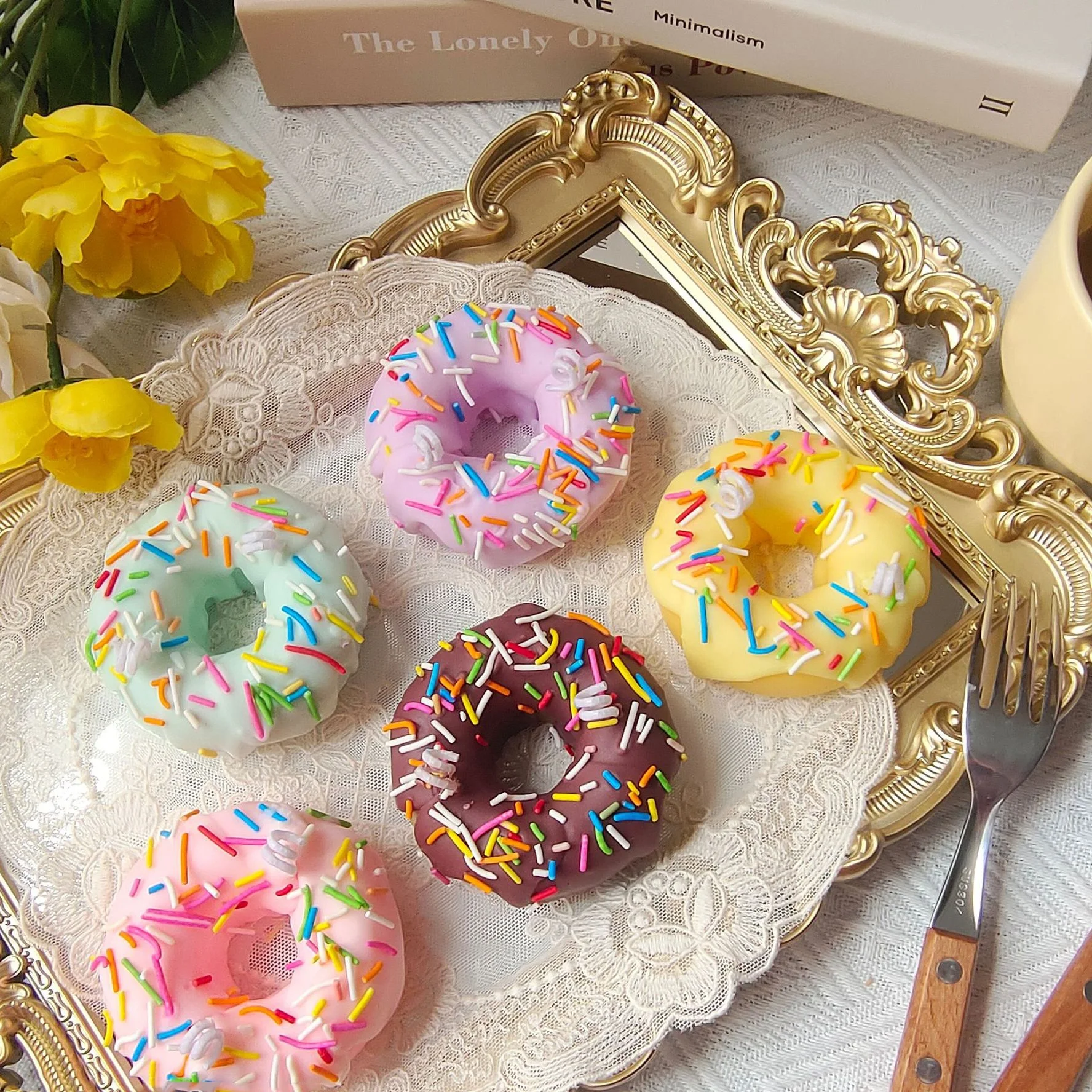 Wholesale Cute handmade donut dessert scented candles food aroma candles supplier desert candles