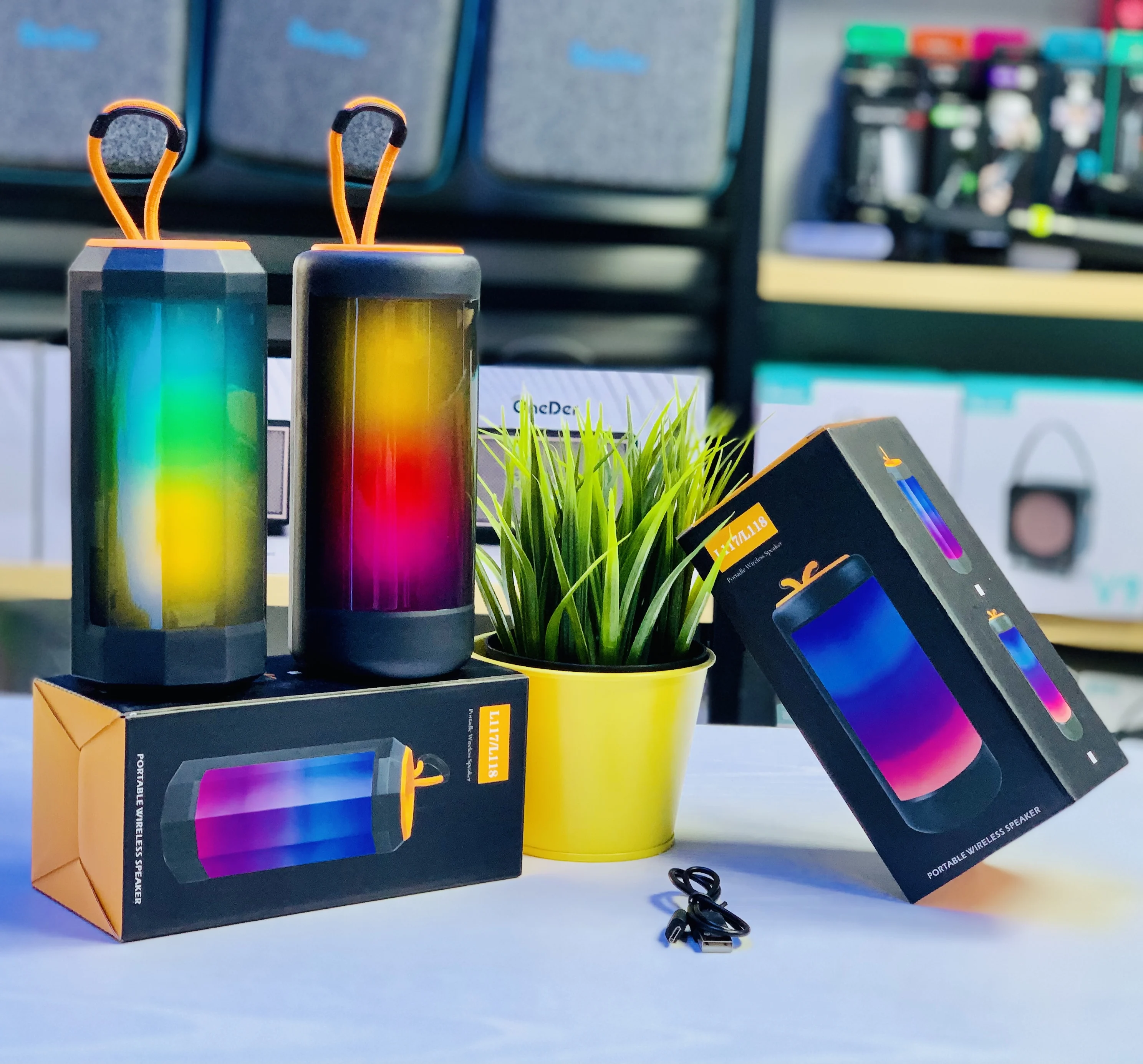 2022 new arrival RGB led light speaker L117/L118 wireless bluetooth speaker cheap price portable speaker