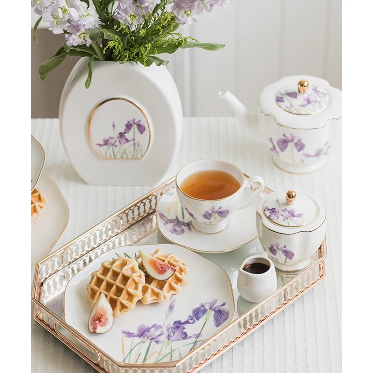 
Gold Rim Luxury Restaurant Dishes Wedding Dinner Plates Purple Fleur-de-lis Design Bone China Ceramic Food Dishes 