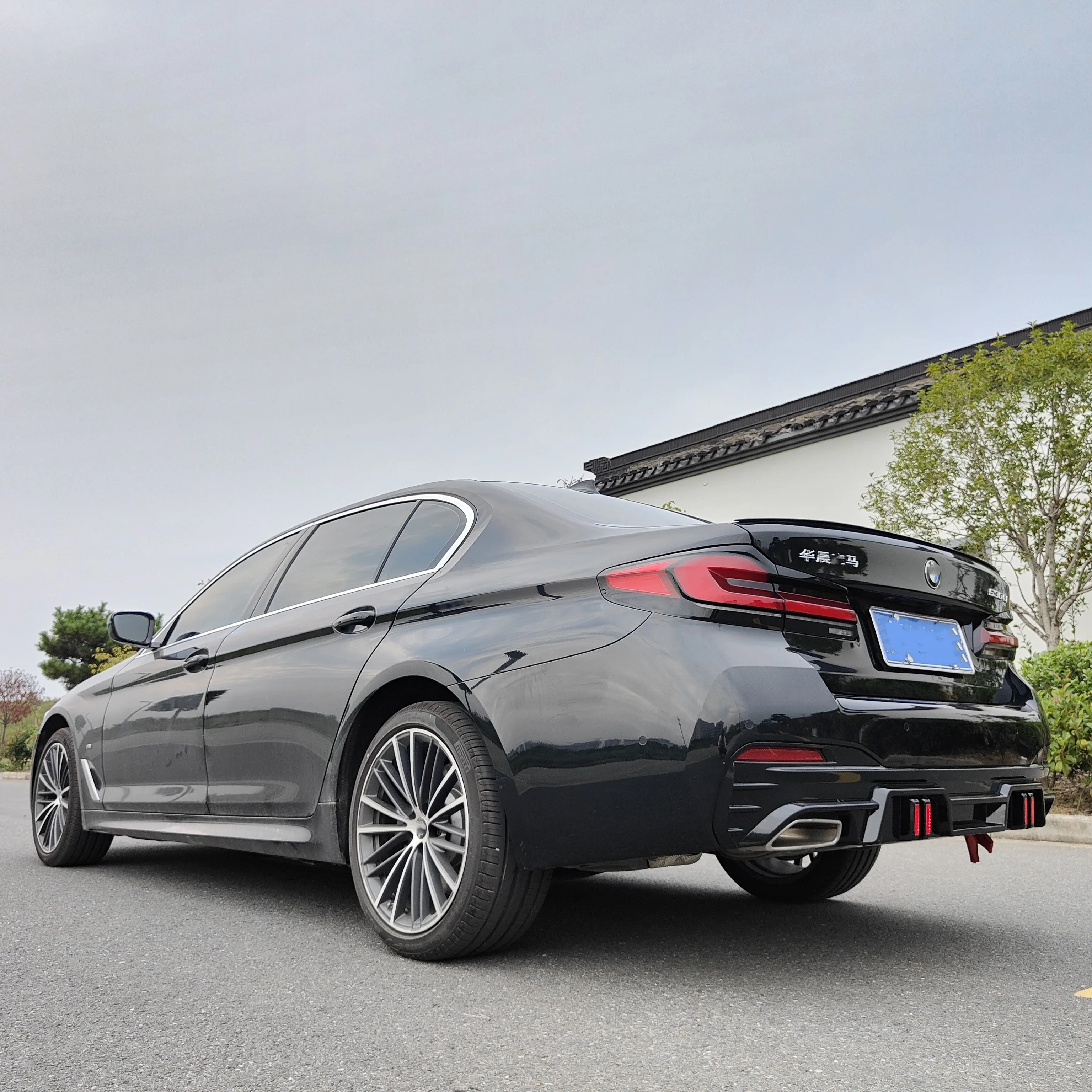 M5 Style Sport  Style Rear Bumper Lip Spoiler LED  Diffuser for BMW 5 Series G30 M Sport 2018-2022