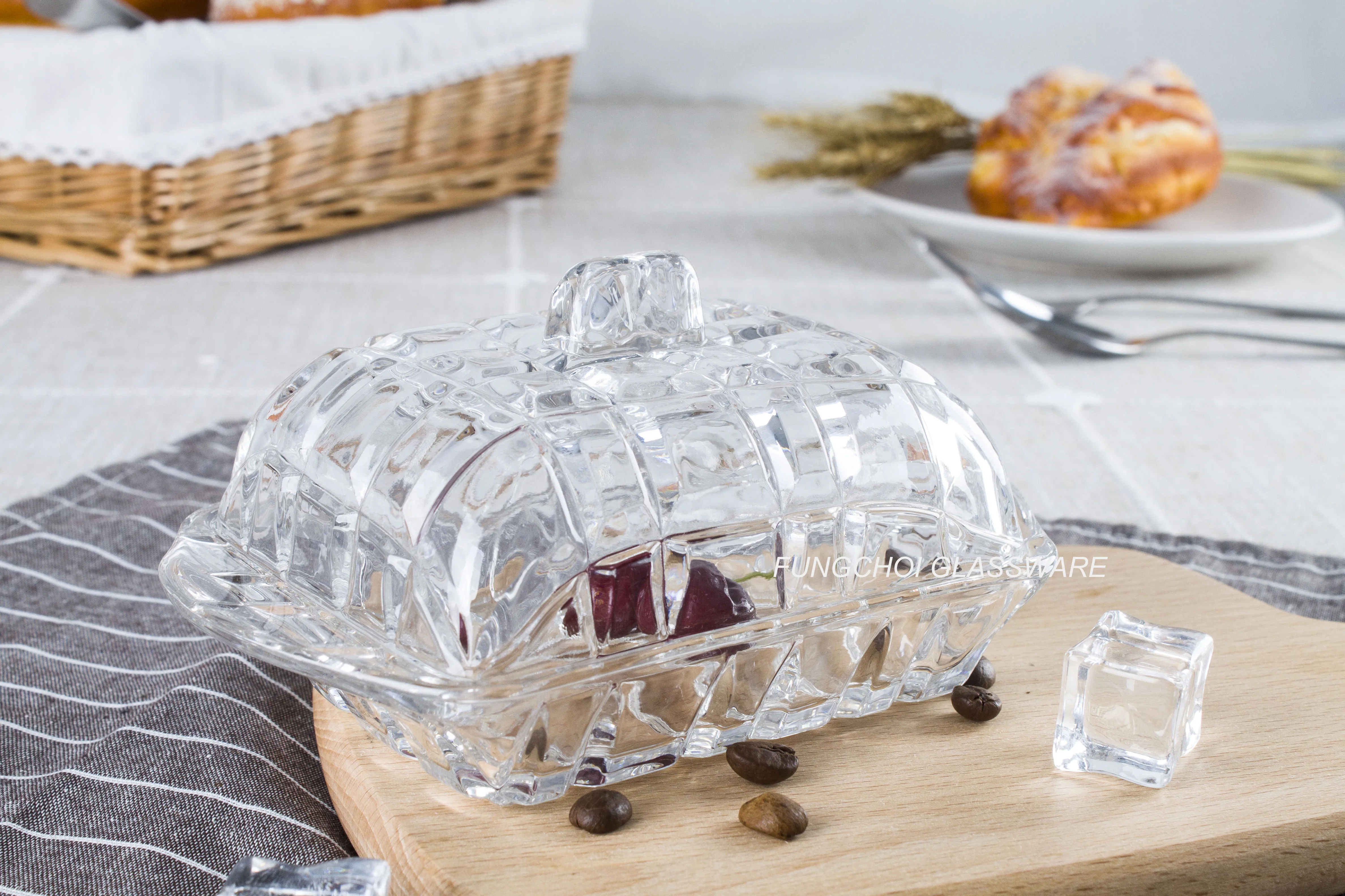 Middle Classical glass sugar Jar storage jar  candy dish with dome