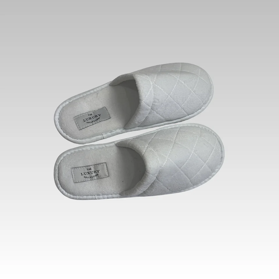 Wholesale customizable logo white pearl cotton disposable hotel slippers. OEM luxury spa hotel room pearl cotton slippers.