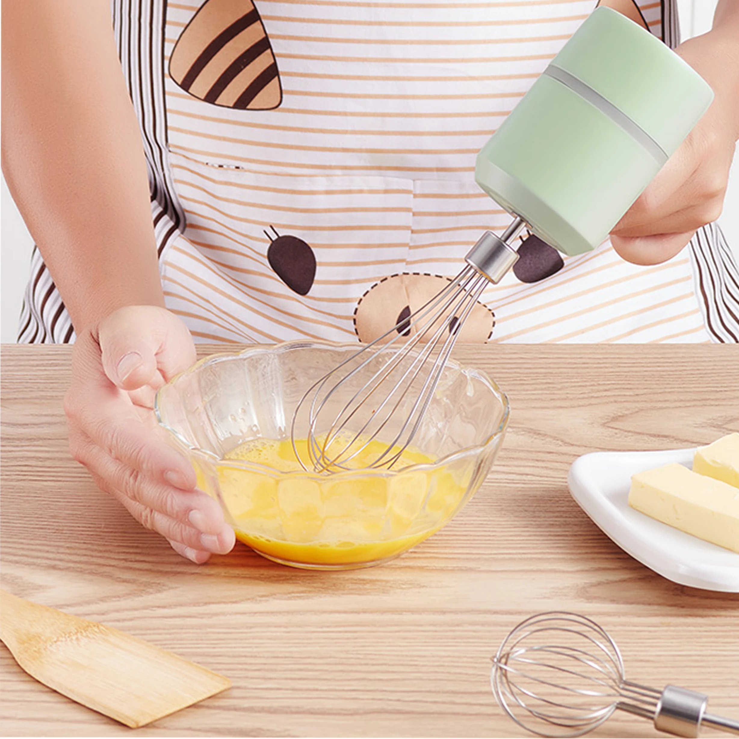 Electric 3-speed speed regulation two-in-one wireless portable manual outdoor household  egg beater food mixer Blender