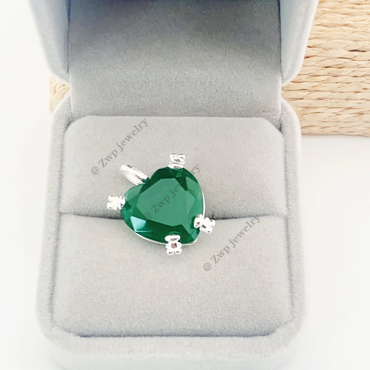 2023 New Touses 925 Sterling Sliver Green Chalcedony Heart Faceted Earrings Rings Pendant With Bear Claws Women Luxury Jewelry