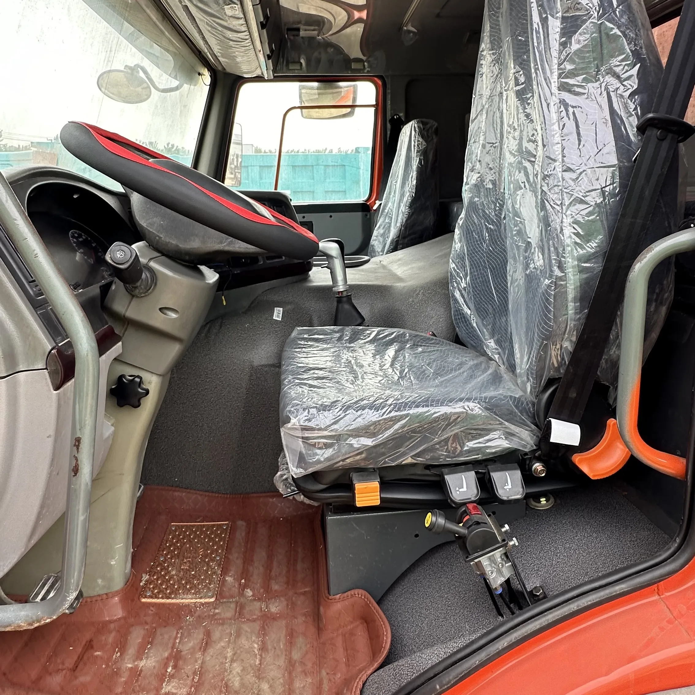 High Quality 8x4 Dump Trucks 375hp Factory Direct Tractor Trucks
