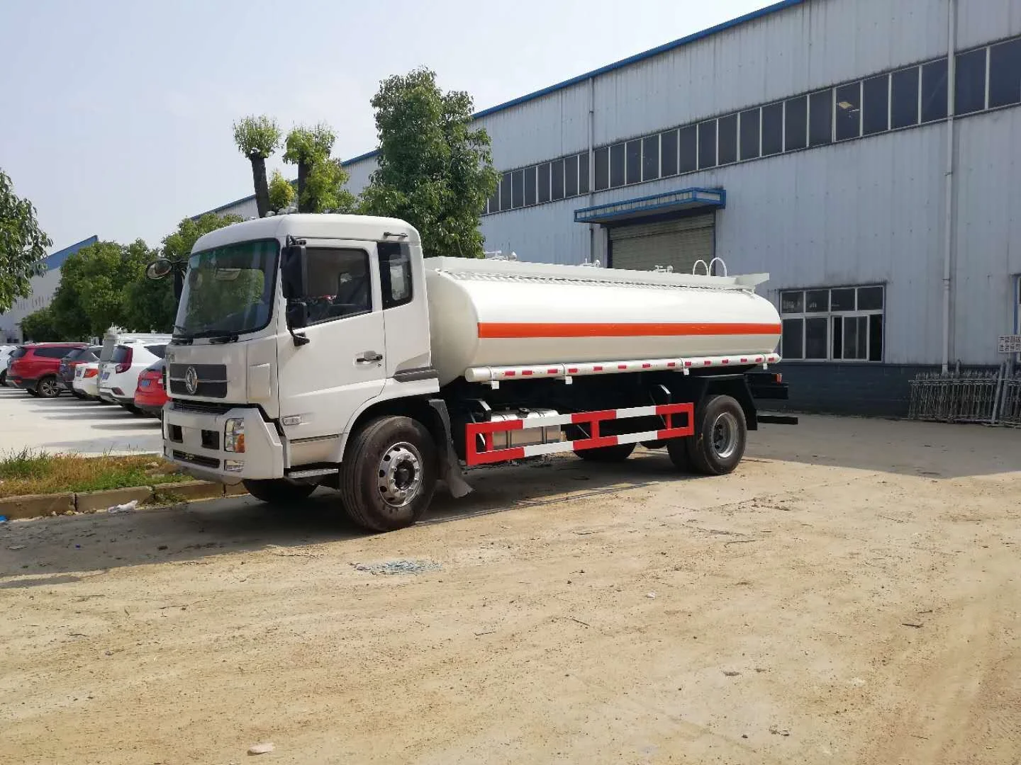 Dongfeng 4x2 8000 Liters 15000 Liters Brand New Oil Fuel Tanker Truck for Sale