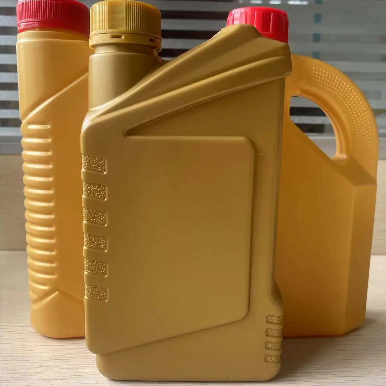 PP Wholesale engine Oil Bottle with Pour Spout empty 1l plastic engine oil bottle