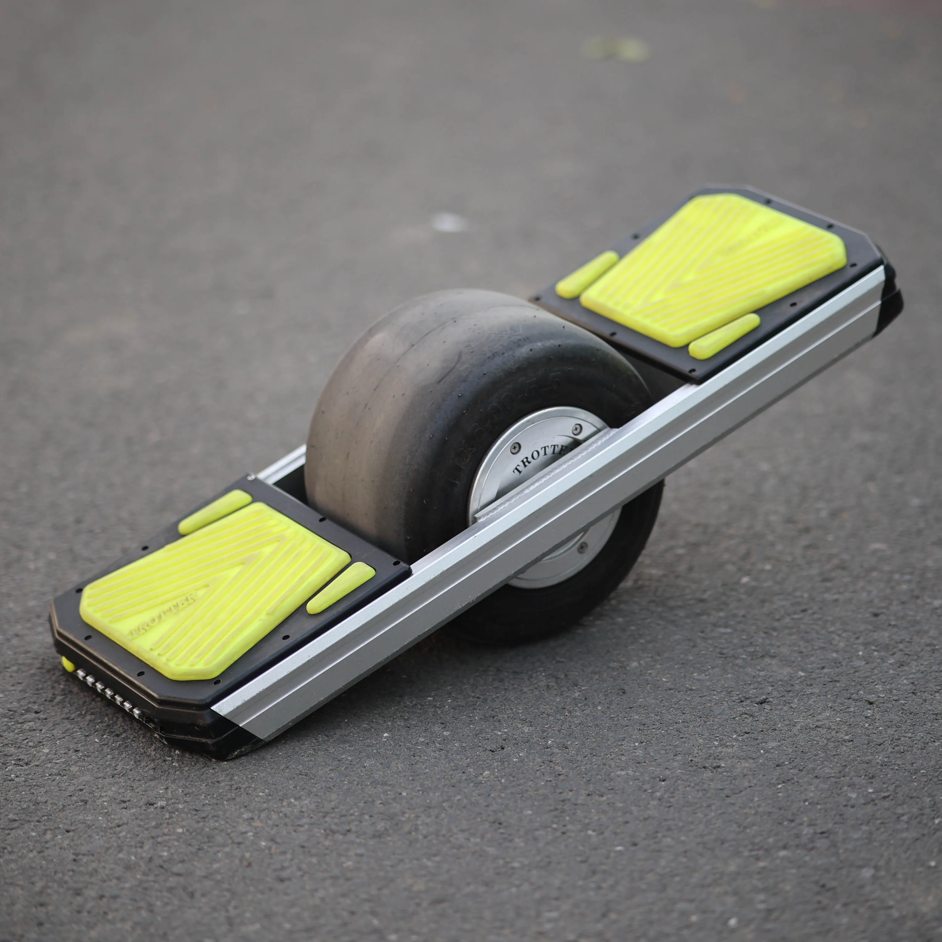 2022 new arrivals new products  Hot sale 48v 700w one wheel electric unicycle 1 wheel Balance electric scooter single wheel