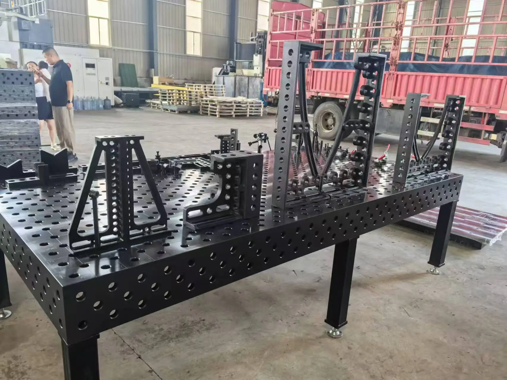 The Welding Station Can Be Used for Aerospace Precision Production of Porous Belt Accessories