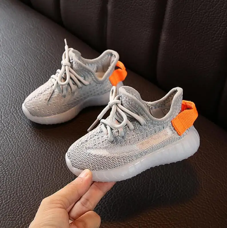  Детская Светоотражающая обувь Kanye west yeezy детская повседневная новые дышащие сетчатые кроссовки кружевные летние зимние унисекс